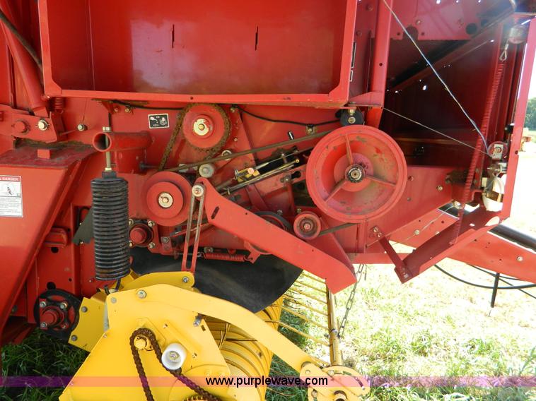 image for item D6028 2003 New Holland BR780 round baler