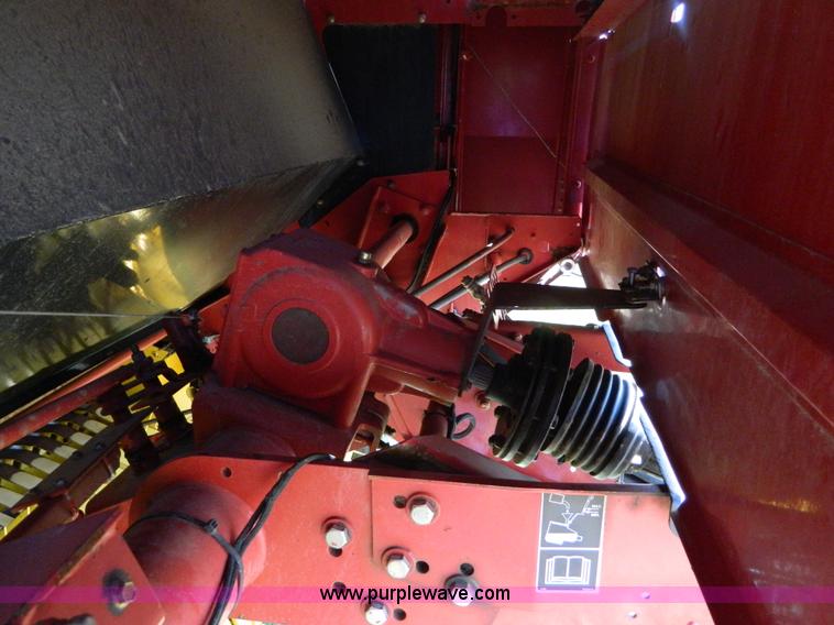 image for item D6028 2003 New Holland BR780 round baler