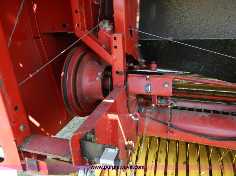 image for item D6028 2003 New Holland BR780 round baler