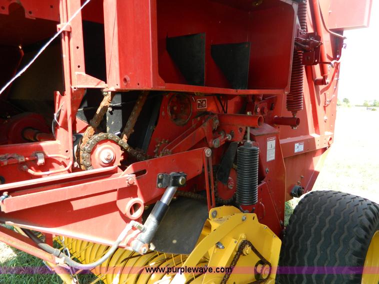 image for item D6028 2003 New Holland BR780 round baler
