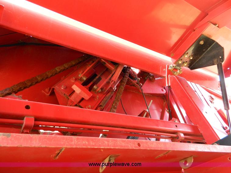 image for item D6028 2003 New Holland BR780 round baler