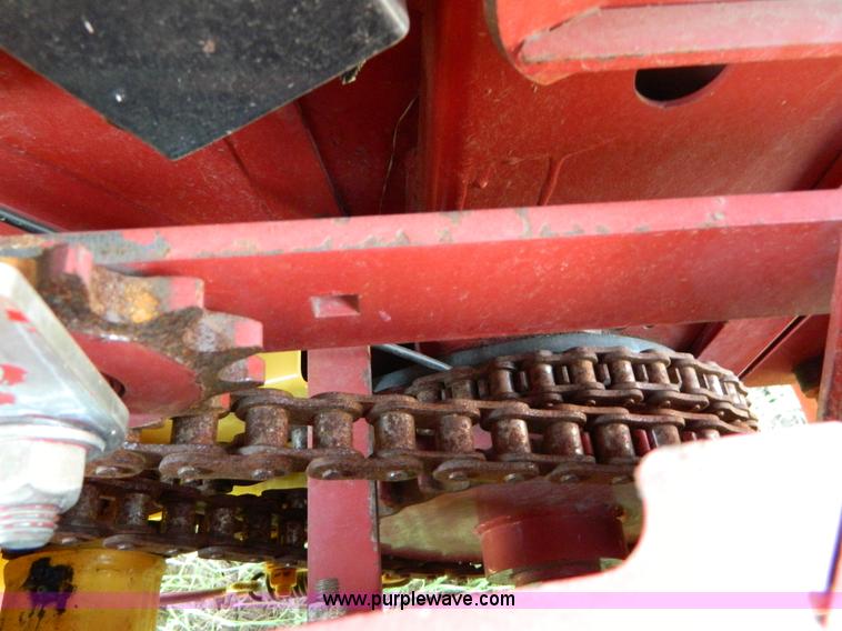 image for item D6028 2003 New Holland BR780 round baler