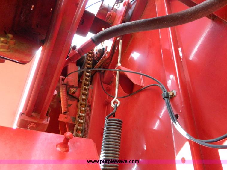 image for item D6028 2003 New Holland BR780 round baler