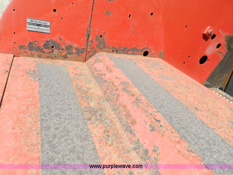 image for item D6028 2003 New Holland BR780 round baler