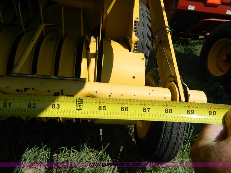 image for item D6028 2003 New Holland BR780 round baler