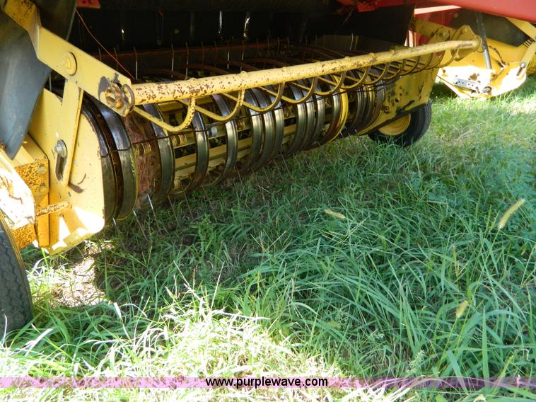 image for item D6029 1991 New Holland 660 round baler