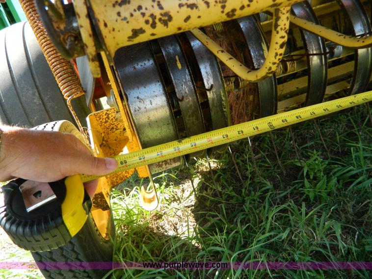 image for item D6029 1991 New Holland 660 round baler