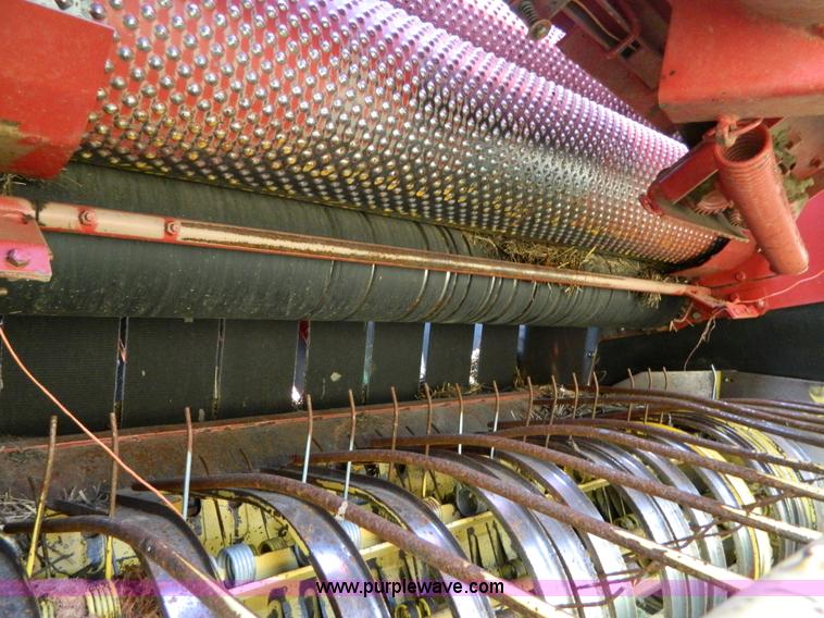 image for item D6029 1991 New Holland 660 round baler