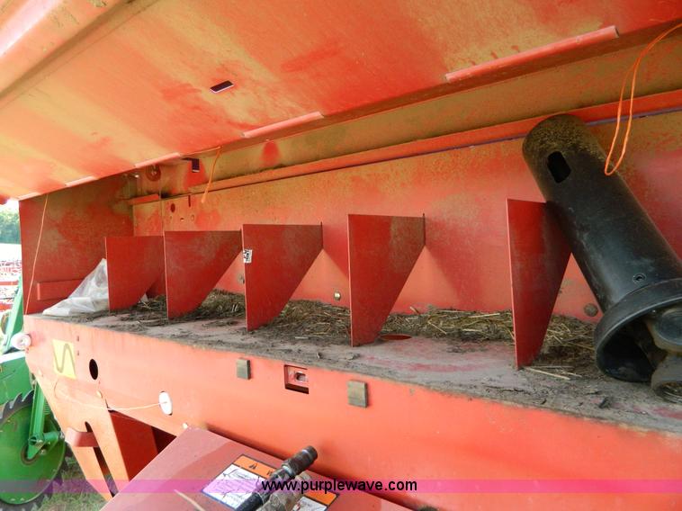 image for item D6029 1991 New Holland 660 round baler