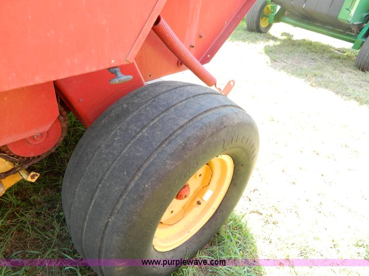 image for item D6029 1991 New Holland 660 round baler