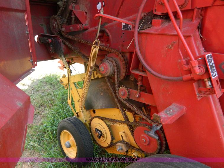 image for item D6029 1991 New Holland 660 round baler