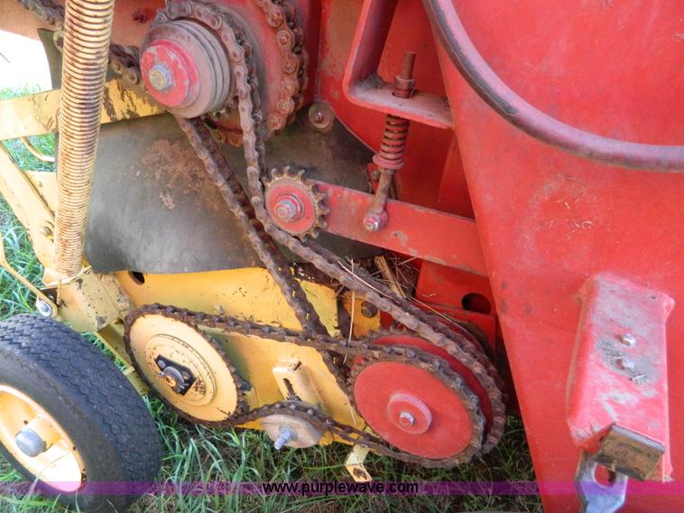 image for item D6029 1991 New Holland 660 round baler