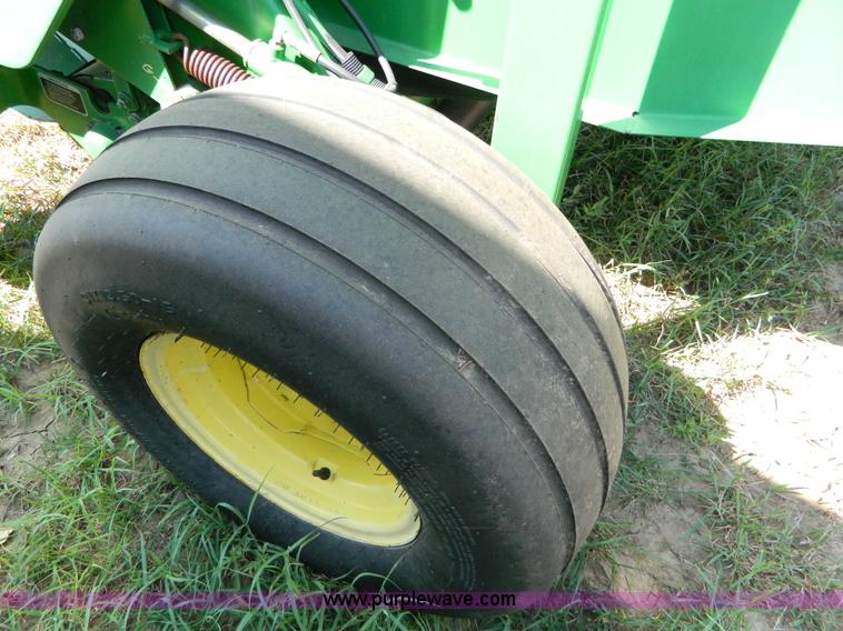 image for item D6030 John Deere 566 round baler