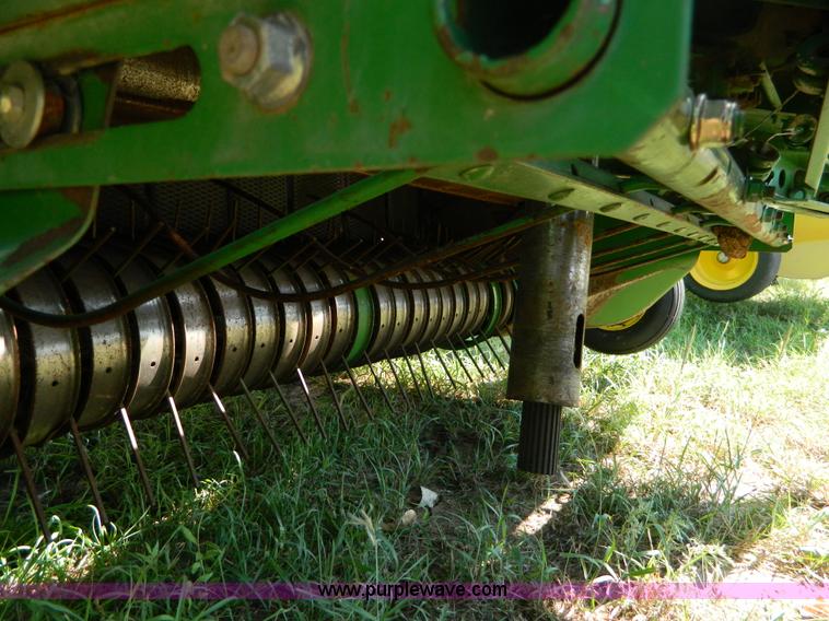 image for item D6030 John Deere 566 round baler