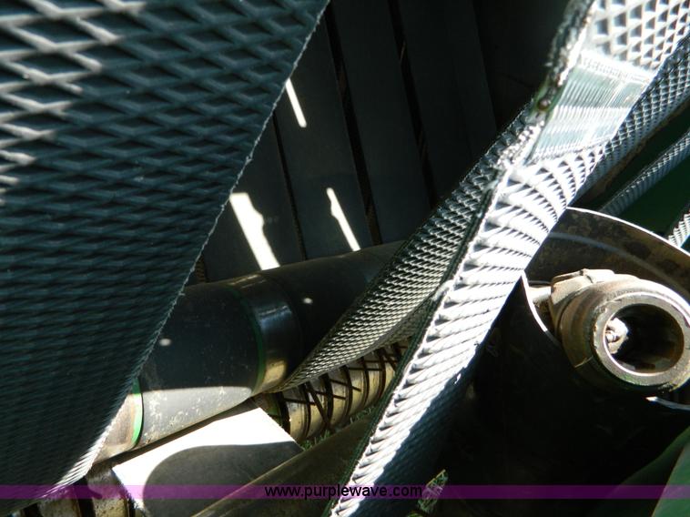 image for item D6030 John Deere 566 round baler