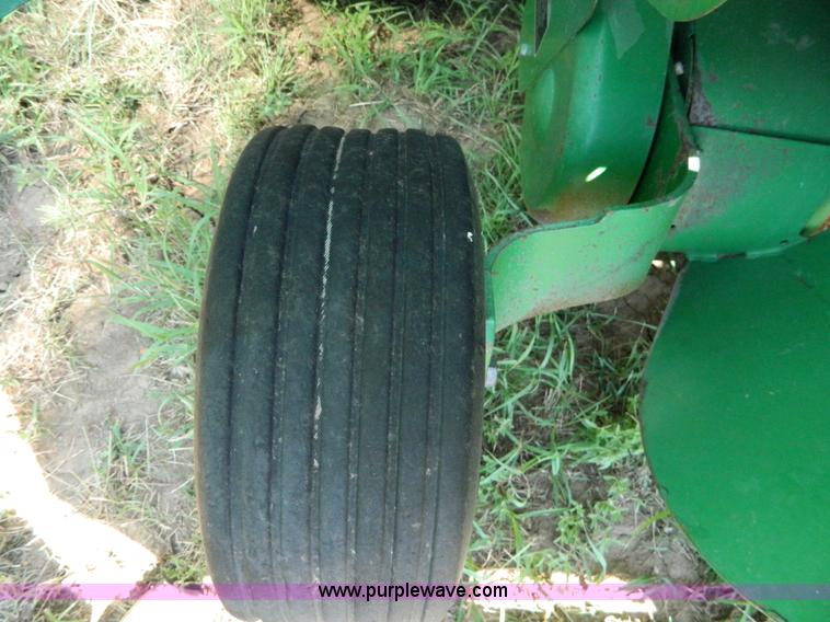 image for item D6030 John Deere 566 round baler