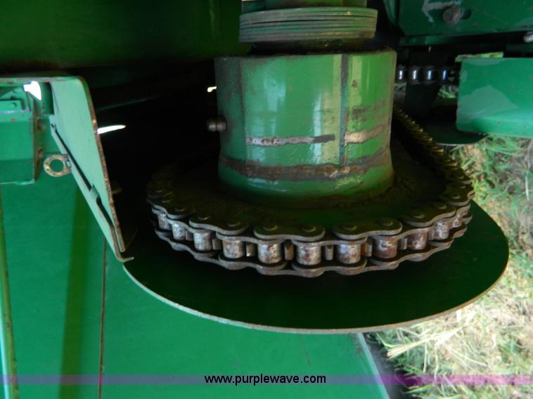 image for item D6030 John Deere 566 round baler