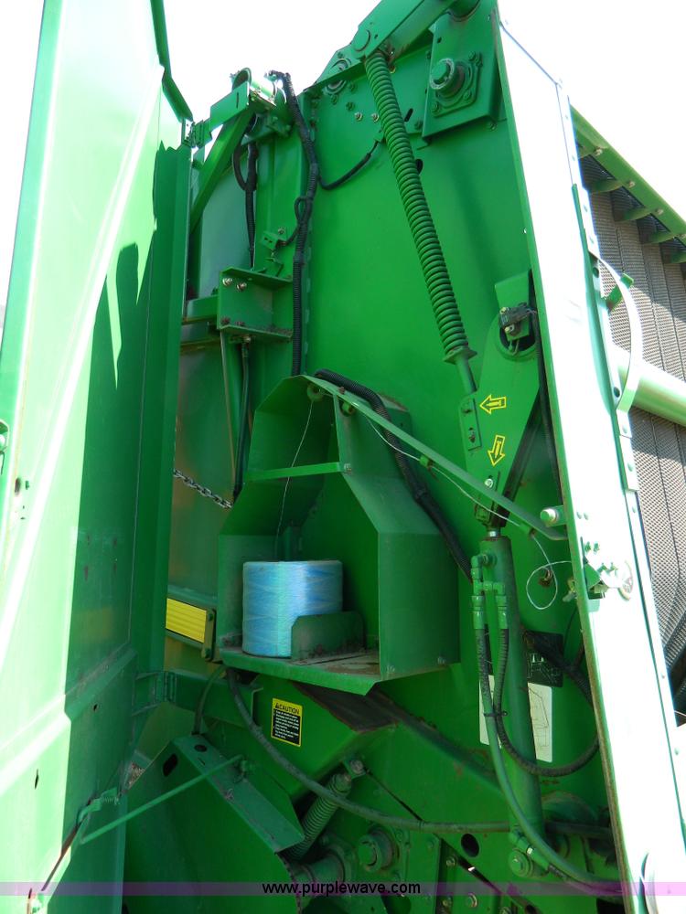 image for item D6030 John Deere 566 round baler