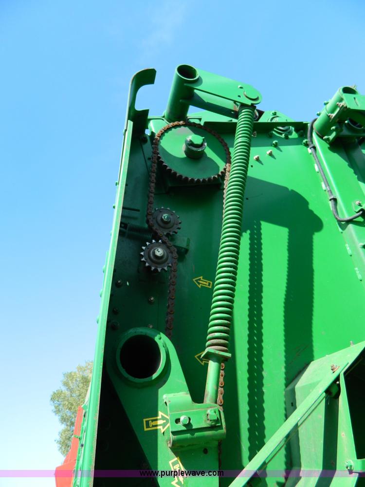 image for item D6030 John Deere 566 round baler