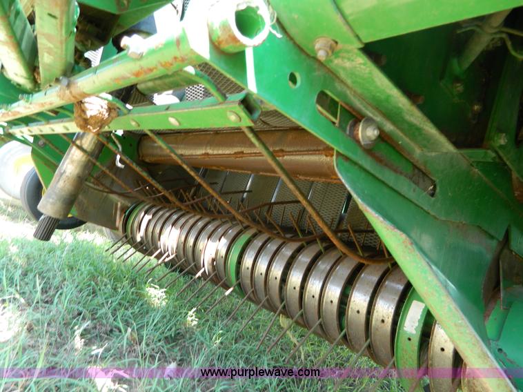 image for item D6030 John Deere 566 round baler