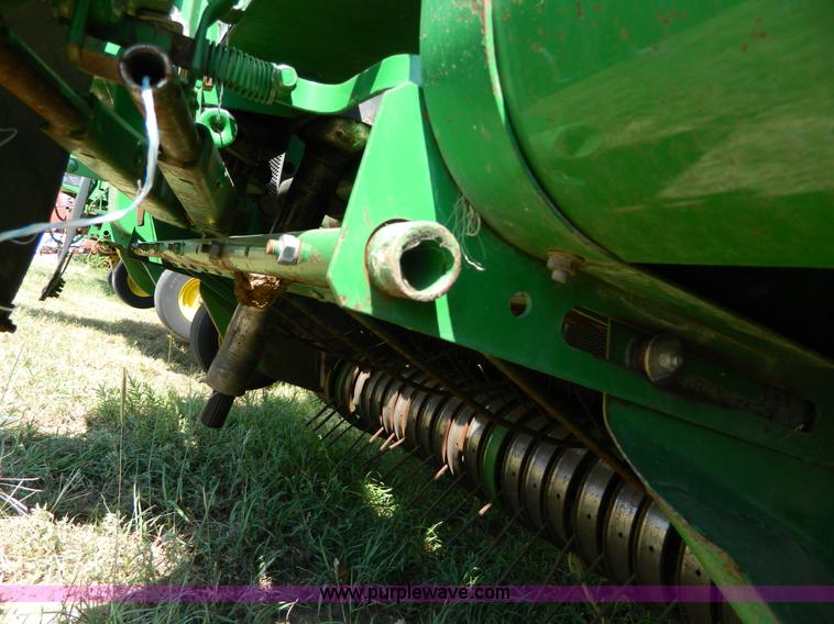 image for item D6030 John Deere 566 round baler