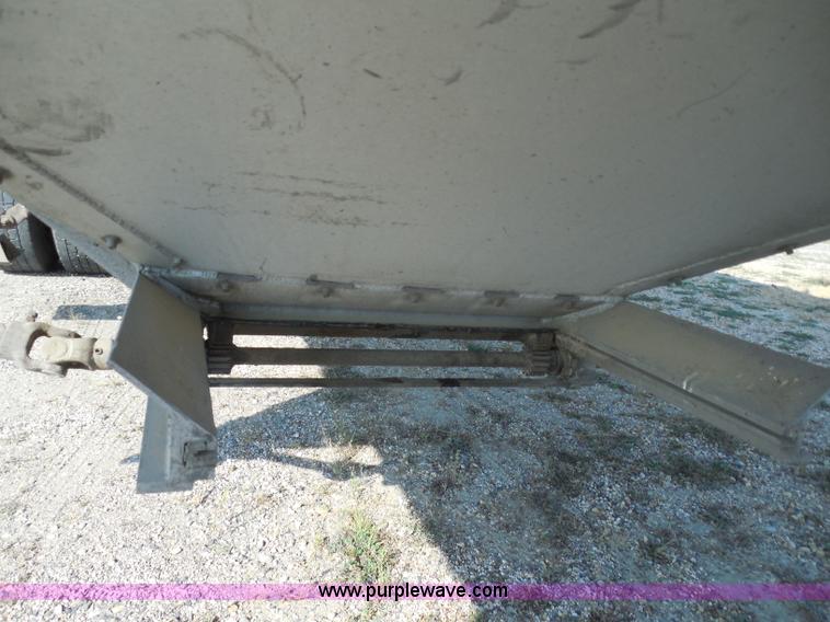 image for item E5170 1995 Corn Husker 40' grain trailer