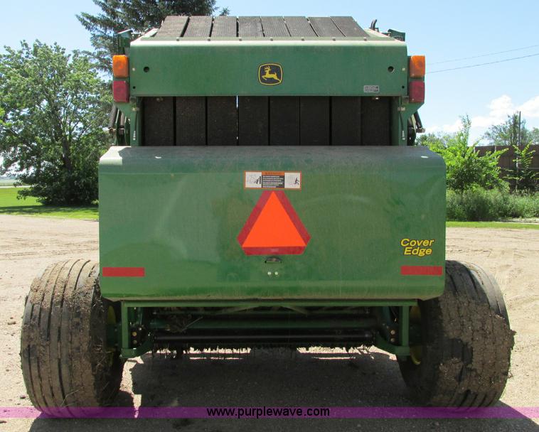 image for item E5174 2010 John Deere 568 round baler