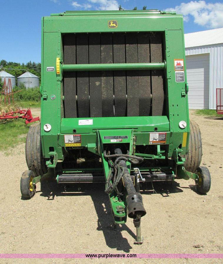 image for item E5174 2010 John Deere 568 round baler