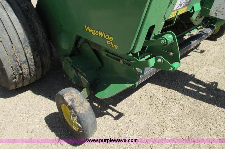 image for item E5174 2010 John Deere 568 round baler