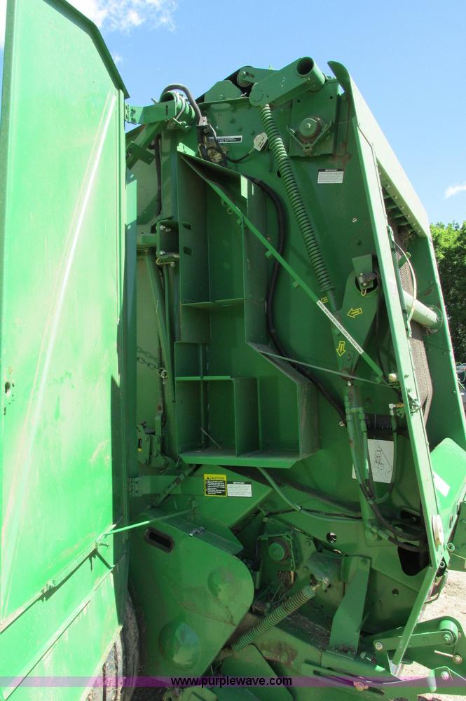 image for item E5174 2010 John Deere 568 round baler