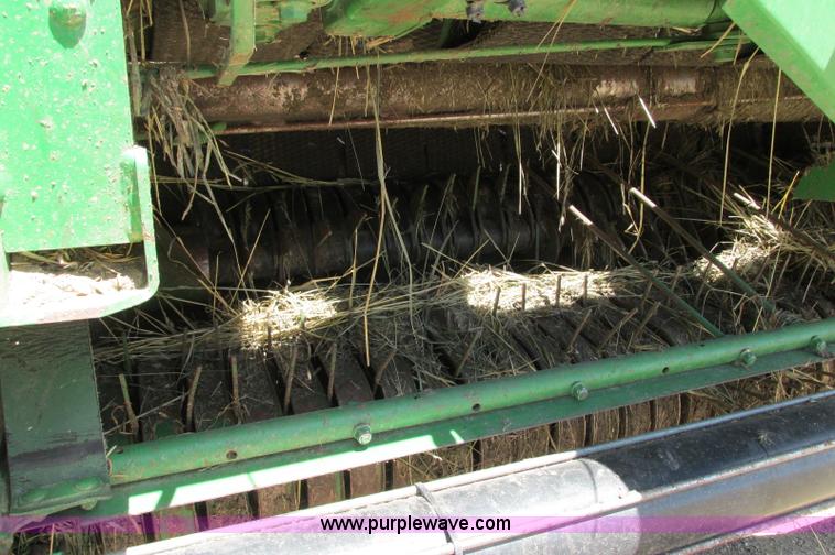 image for item E5174 2010 John Deere 568 round baler