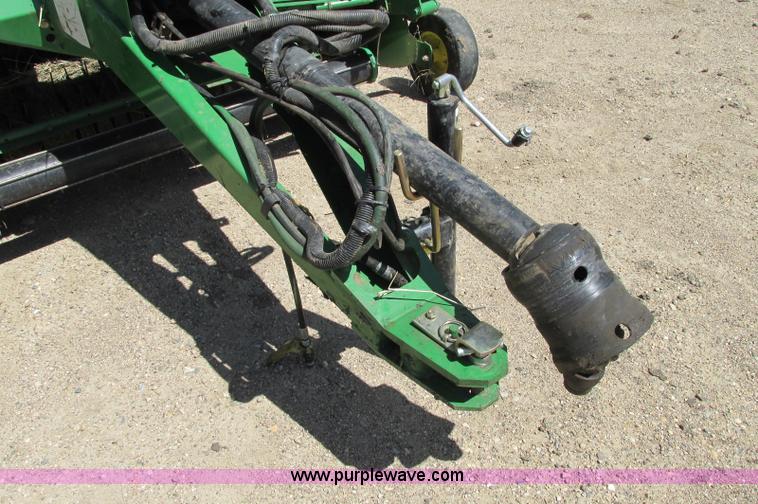 image for item E5174 2010 John Deere 568 round baler