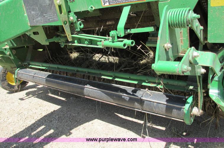 image for item E5174 2010 John Deere 568 round baler