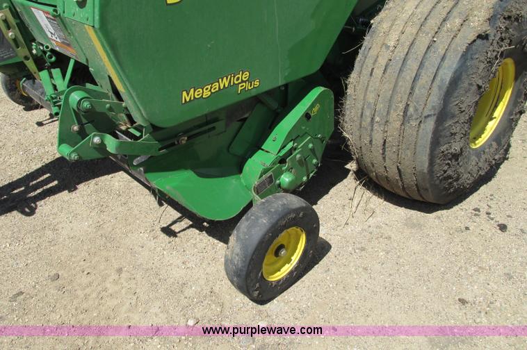 image for item E5174 2010 John Deere 568 round baler