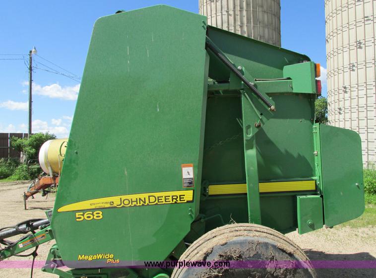 image for item E5174 2010 John Deere 568 round baler