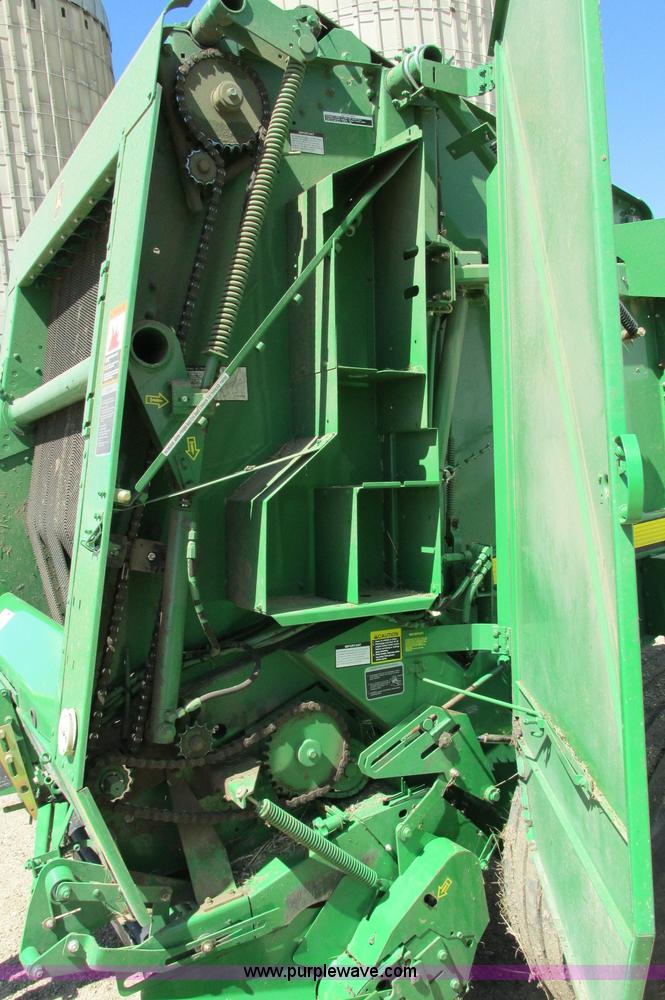 image for item E5174 2010 John Deere 568 round baler