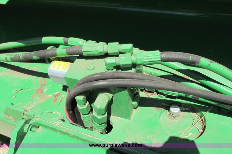 image for item E5174 2010 John Deere 568 round baler