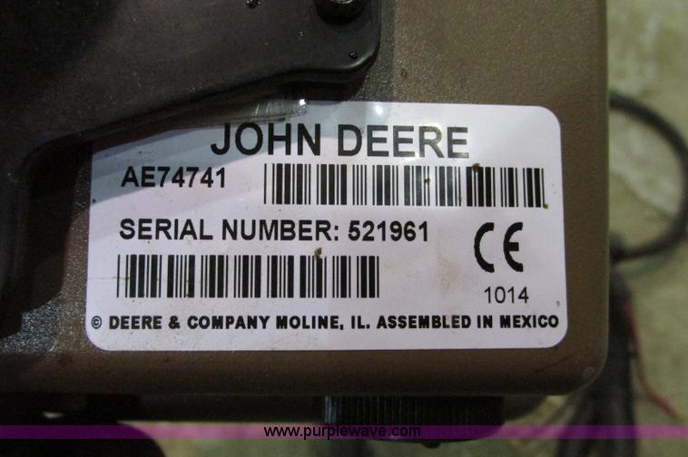 image for item E5174 2010 John Deere 568 round baler