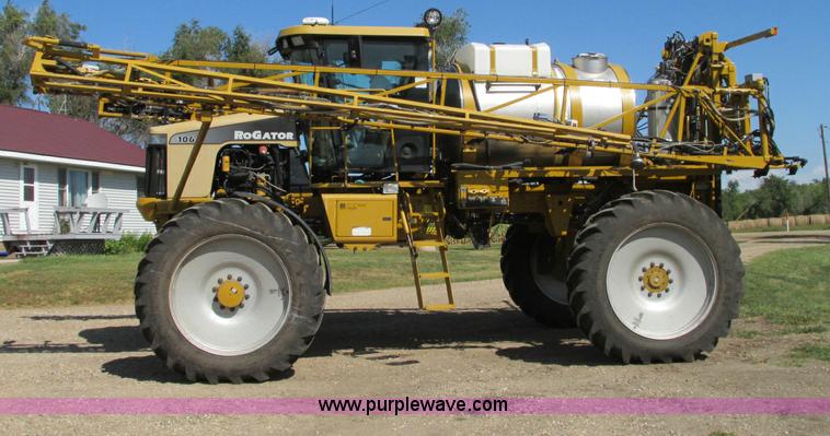 image for item E5188 2005 Ag-Chem RoGator 1064 self-propelled sprayer
