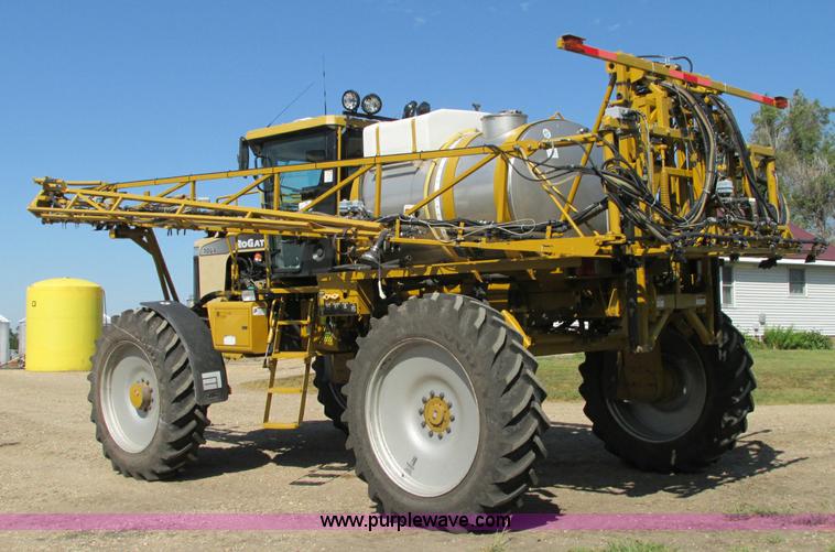 image for item E5188 2005 Ag-Chem RoGator 1064 self-propelled sprayer