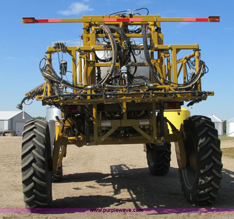 image for item E5188 2005 Ag-Chem RoGator 1064 self-propelled sprayer