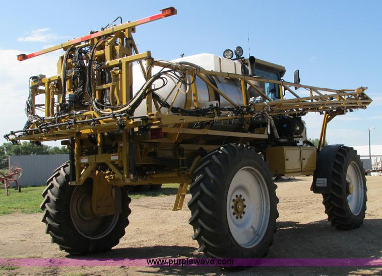 image for item E5188 2005 Ag-Chem RoGator 1064 self-propelled sprayer