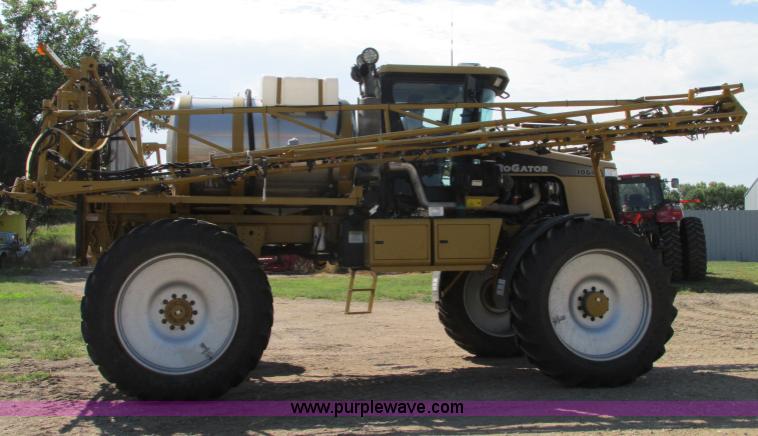 image for item E5188 2005 Ag-Chem RoGator 1064 self-propelled sprayer