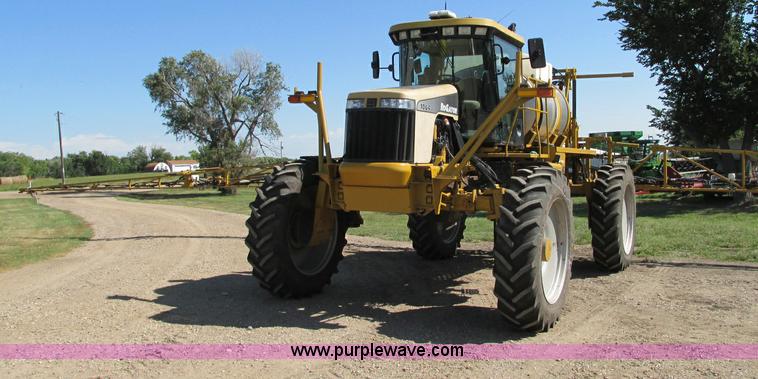 image for item E5188 2005 Ag-Chem RoGator 1064 self-propelled sprayer