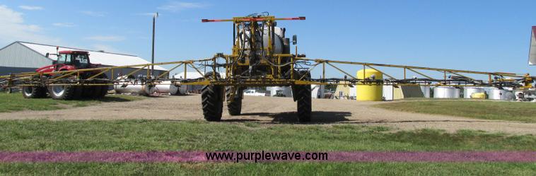 image for item E5188 2005 Ag-Chem RoGator 1064 self-propelled sprayer