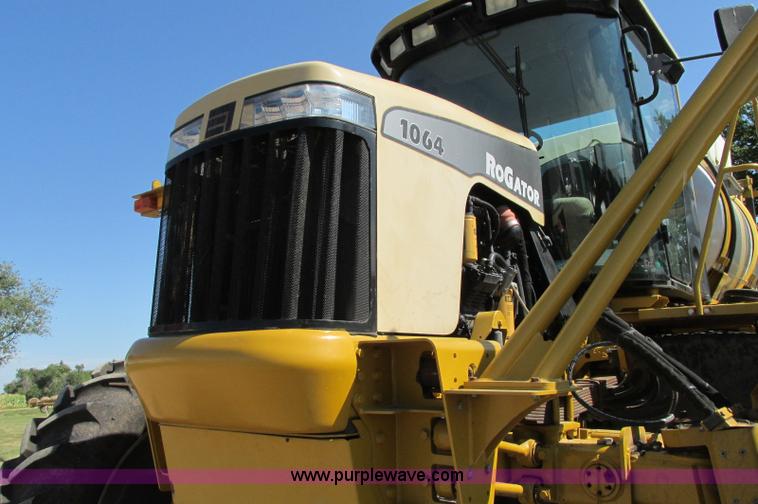 image for item E5188 2005 Ag-Chem RoGator 1064 self-propelled sprayer