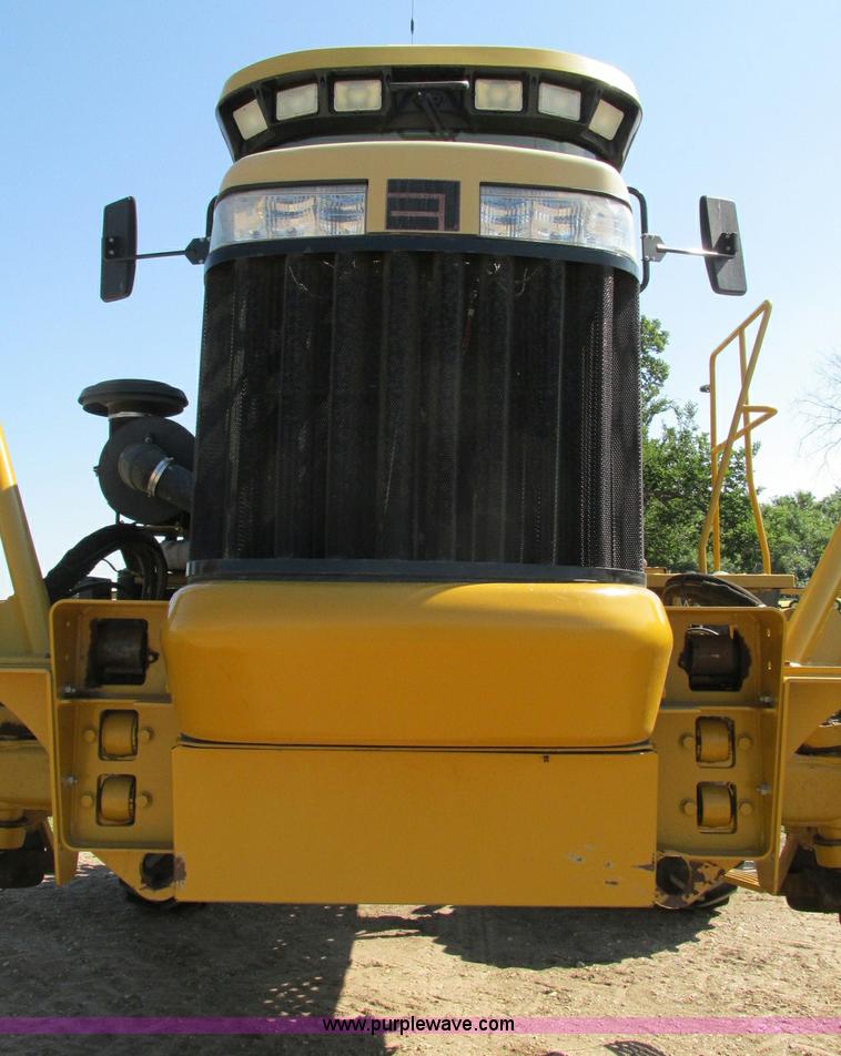 image for item E5188 2005 Ag-Chem RoGator 1064 self-propelled sprayer