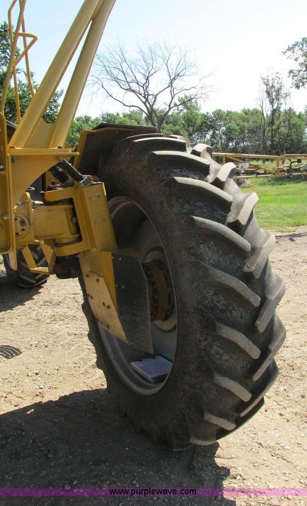image for item E5188 2005 Ag-Chem RoGator 1064 self-propelled sprayer