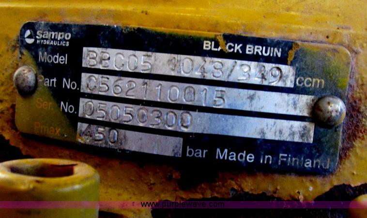 image for item E5188 2005 Ag-Chem RoGator 1064 self-propelled sprayer