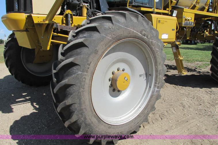 image for item E5188 2005 Ag-Chem RoGator 1064 self-propelled sprayer